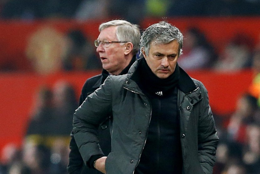 Sir Alex Ferguson (kiri) dan Jose Mourinho.