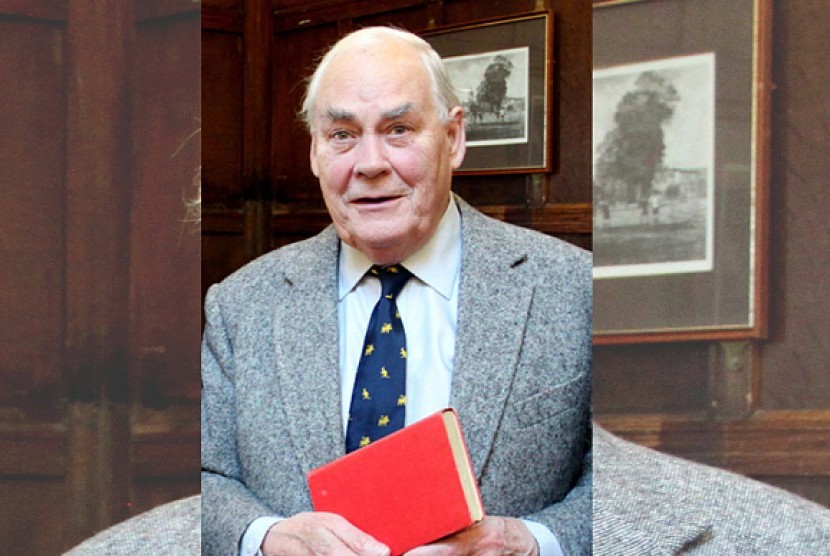 Sir Jay Tidmarsh dan buku yang dikembalikannya