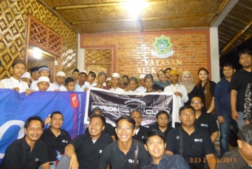 SIRION INDONESIA CLUB (SIC) menyelenggarakan kegiatan Bakti Sosial yang dikemas dalam bentuk SAHUR ON THE ROAD 2013.