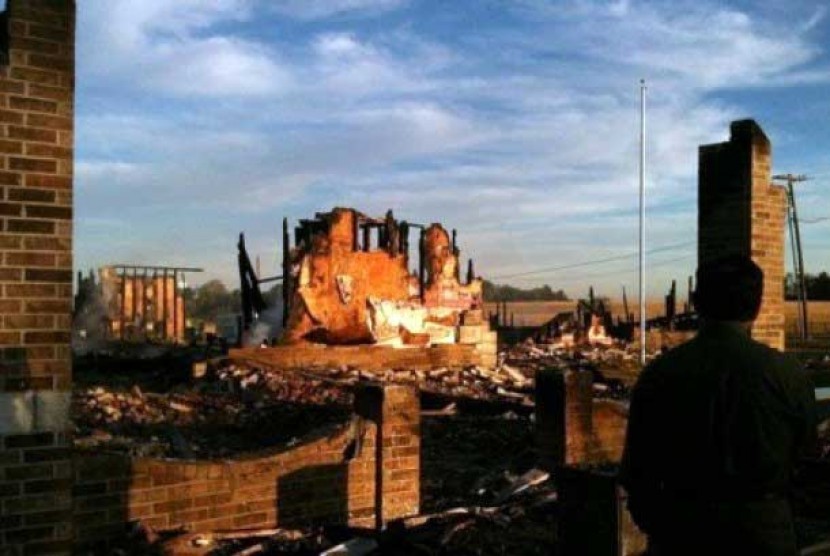 Sisa-sia bangunan Masjid Joplin, AS, yang hangus terbakar