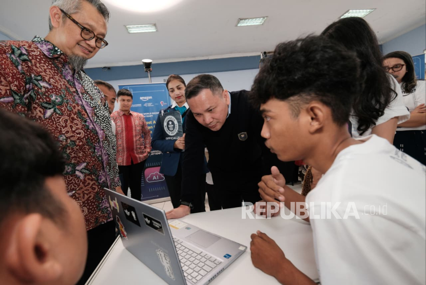 Siswa dan guru untuk menciptakan aplikasi berbasis AI 
