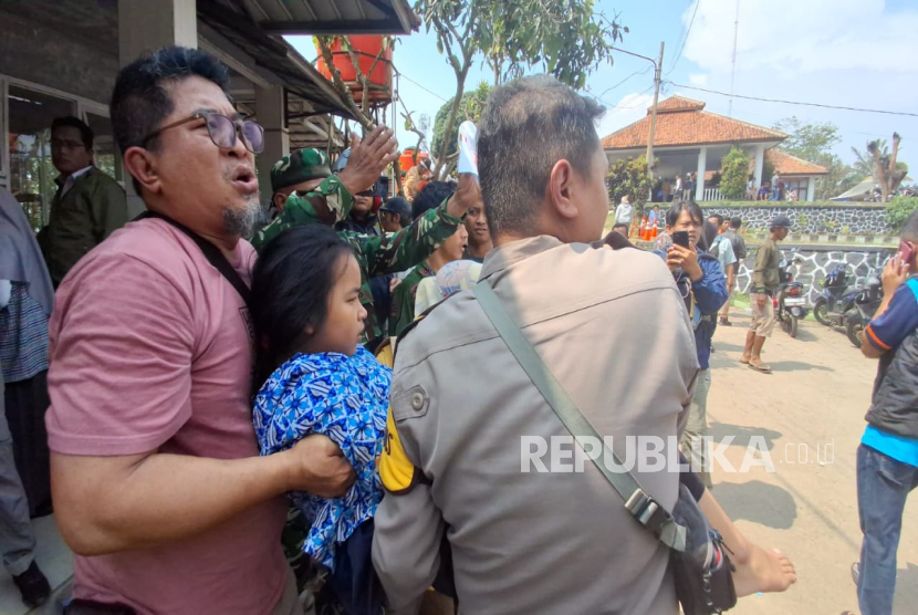 Siswa Korban Dugaan Keracunan Usai Mengkonsumsi Menu MBG Mendapatkan Penanganan di Posko Gor Kecamatan Cipongkor, KBB, Rabu (24/9/2025).