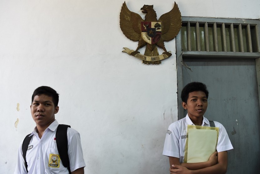 Siswa mendaftar seleksi Penerimaan Peserta Didik Baru (PPDB). ilustrasi