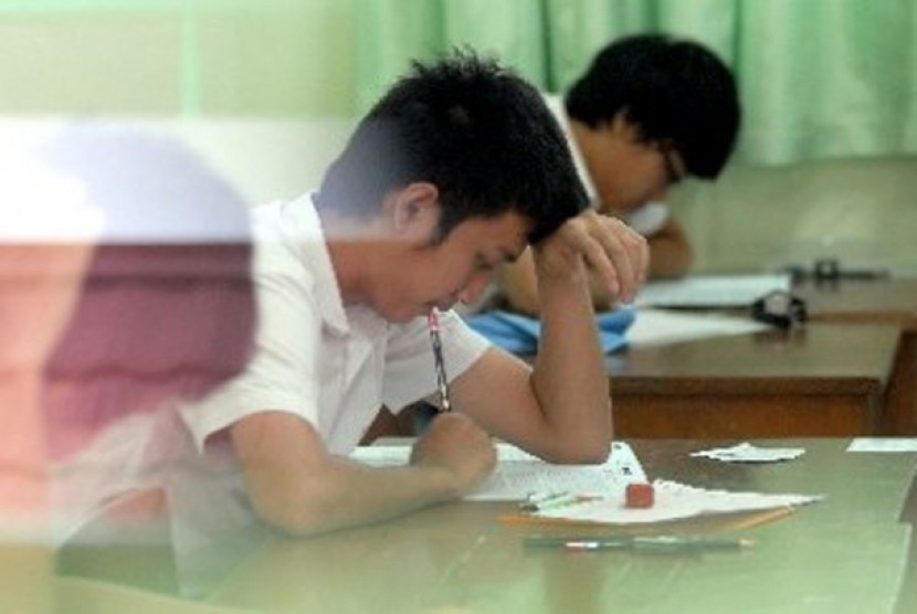 Siswa mengikuti ujian nasional (ilustrasi)