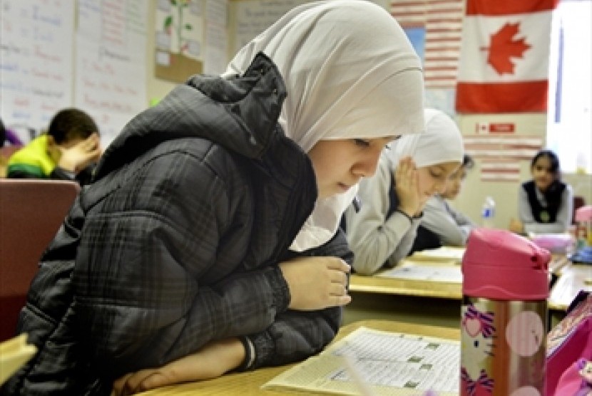 Sengketa Ruang Sholat di Sekolah Swasta Kanada. Siswa Muslim di Hamilton, Kanada. Ilustrasi.