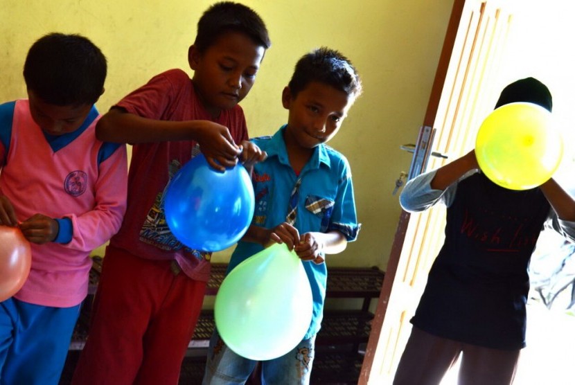 Siswa-Siswa  Sekolah Cerdas Pokjar Sukajadi yang termasuk sekolah marjinal di Pekanbaru, Kamis (18/8). 