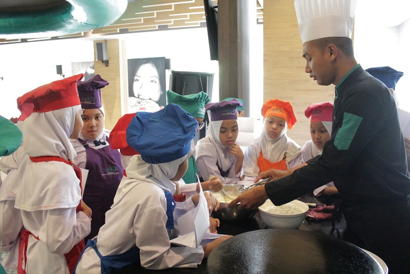 siswa/siswi SD Muhammadiyah 5 Jakarta, mereka belajar menjadi “Chef” di THE 1O1 Hotel Jakarta Sedayu Darmawangsa selama 2 hari pada pekan lalu. 