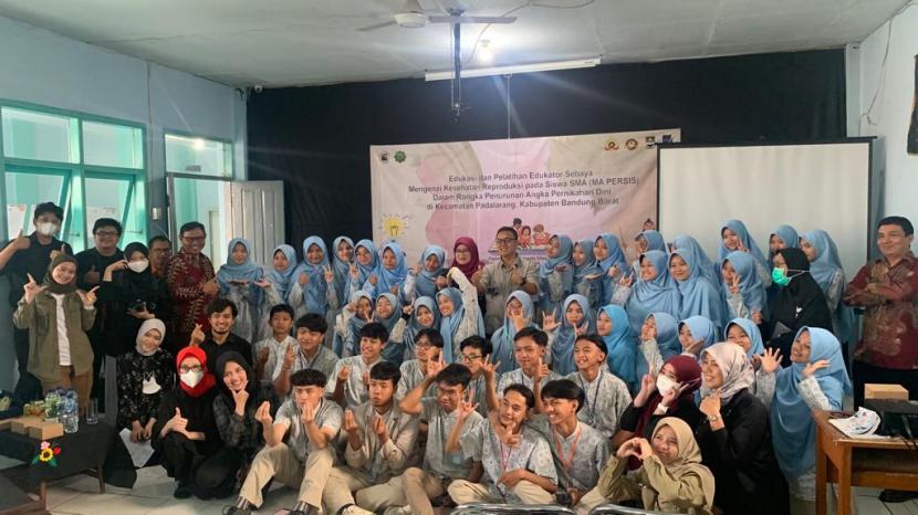 Siswa-siswi SMA di Padalarang Kabupaten Bandung Barat mendapatkan edukasi tentang kesehatan reproduksi.