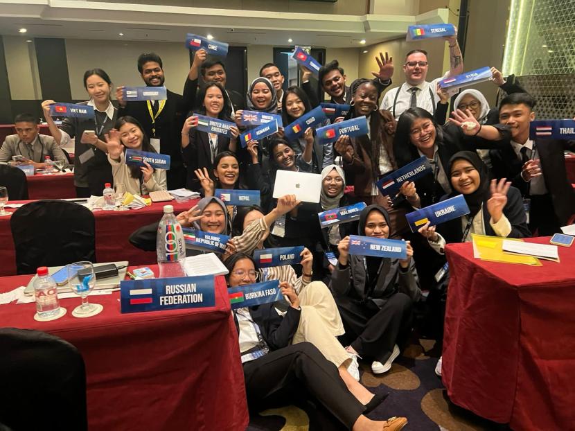Siswa-siswi SMA Labschool Jakarta menjadi delegasi Indonesia pada ajang Asia Youth International Model United Nations (AYIMUN) 2023 di Kuala Lumpur, Malaysia pada tanggal 12-15 Agustus 2023.