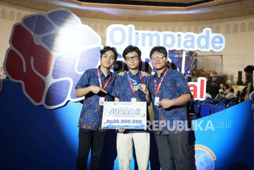 Siswa SMA Unggulan Rushd menorehkan prestasi di tiga ajang nasional prestisius dalam tempo satu bulan terakhir. Siswa SMA swasta yang berlokasi di Sragen, Jawa Tengah, ini berprestasi di Festival Inovasi dan Kewirausahaan Siswa Indonesia (Fiksi), Olimpiade Penelitian Siswa Indonesia (OPSI), serta Olimpiade Sains Nasional (OSN).