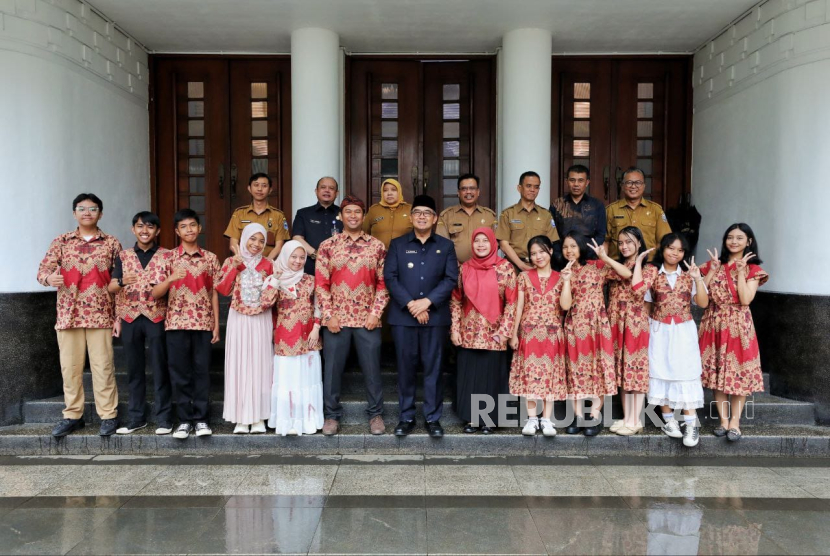 Siswa SMP dari Kota Bandung akan mengikuti PJ International Youth Leadership Camp di Kota Petaling Jaya, Malaysia yang akan dihadiri pelajar dari beberapa negara Asia