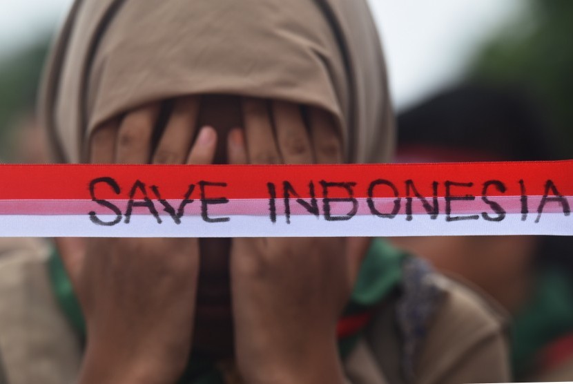 Siswa yang tergabung dalam Ikatan Pelajar Muhammadiyah (IPM) tingkat SMP se-Surabaya menggelar aksi Save Indonesia. (Ilustrasi)