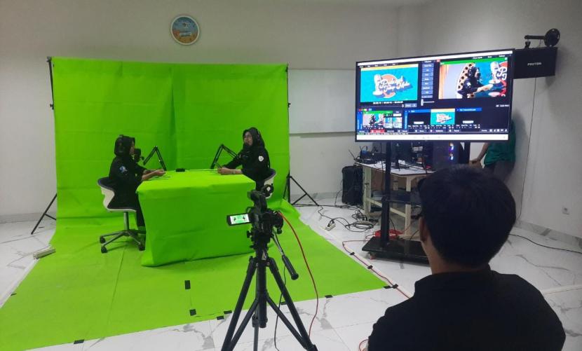 Siswa/i SMK Taruna Bhakti dan SMK 15 Jakarta menggelar kunjungan industri ke Mandiri Digital Universe (MDU) yang difasilitasi Universitas Nusa Mandiri (UNM) melalui CreaBesT 2023.