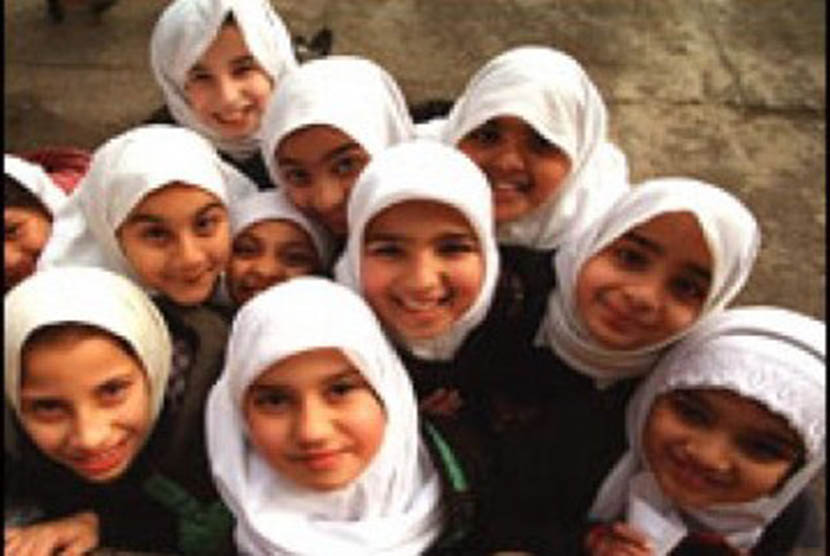 Siswi di sekolah Islam Inggris