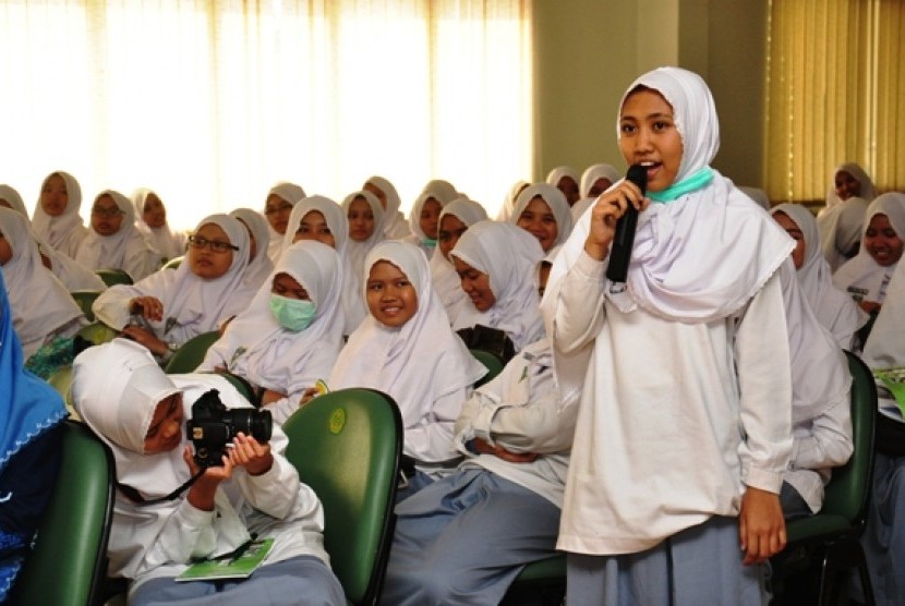 Siswi Madrasah Mu'allimat Muhammadiyah Yogyakarta Kunjungi UMJ