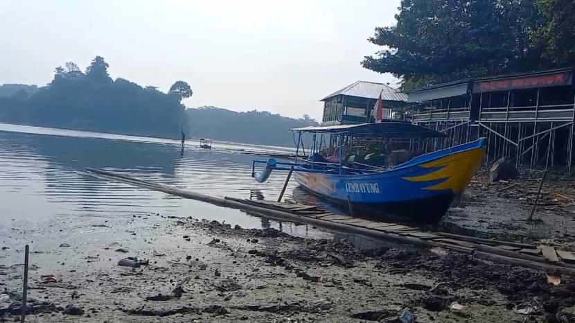 Situ Gede Tasikmalaya mengering.