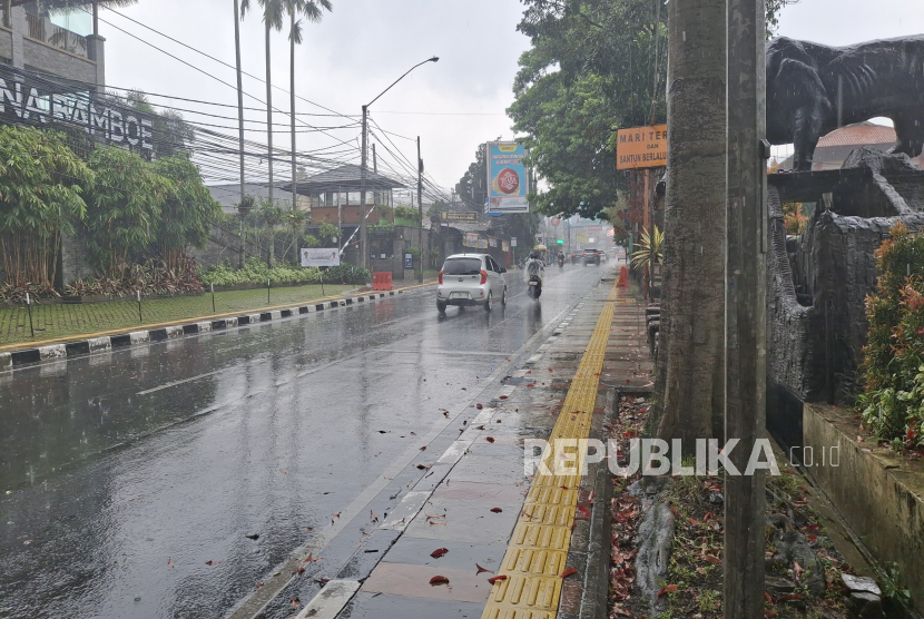 Situasi Arus Lalu Lintas di Kawasan Wisata Lembang, Kabupaten Bandung Barat di Momen Libur Lanjang Idul Adha 1446 Hijriah/2025 Hijriah, Jumat (6/6/2025)