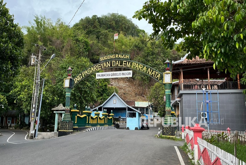 Abdi Dalem Siapkan Liang Lahat untuk Raja Solo PB XIII di Komplek Raja Mataram Imogiri