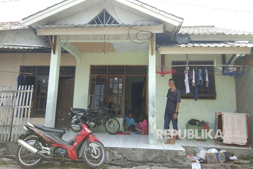Situasi di rumah pasangan Rudiyanto Simanjorang dan Henny Silalahi, orang tua balita Tiara Debora Simanjorang di Jalan Jaung, Benda, Kota Tangerang, Ahad (10/9). 