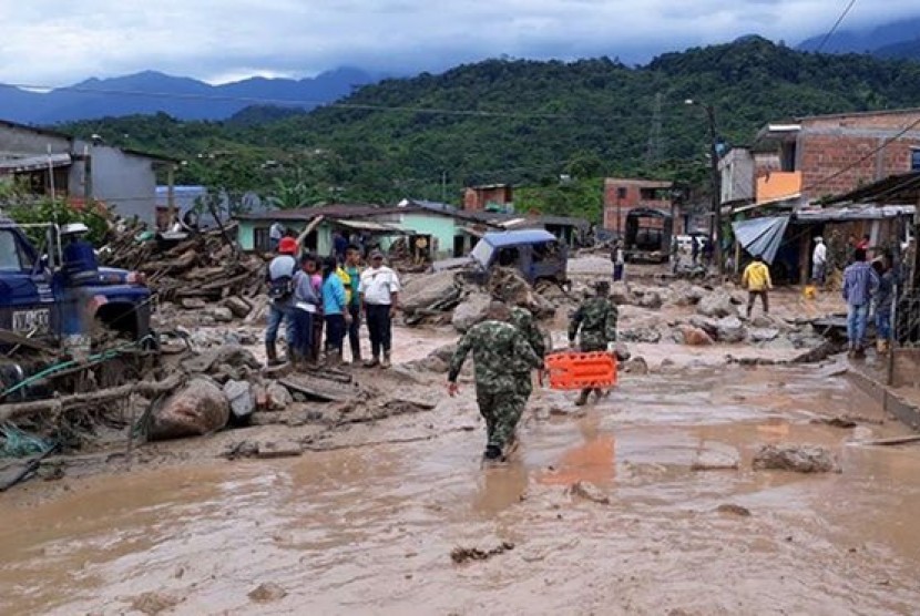 Situasi pascalongsor di Provinsi Putumayo, Kolombia, Ahad (2/4).