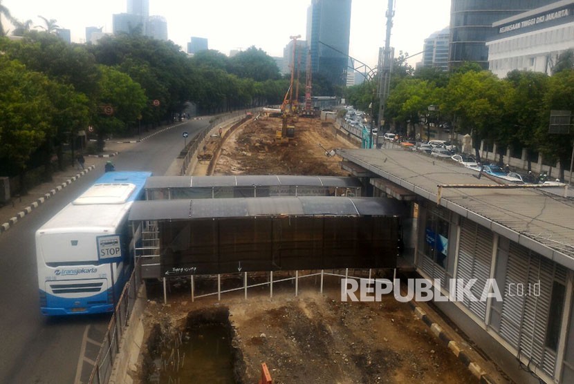 Situasi proyek underpass Mampang - Kuningan, Rabu (18/10).  Pengerjaan proyek sudah mencapai 61,5%.