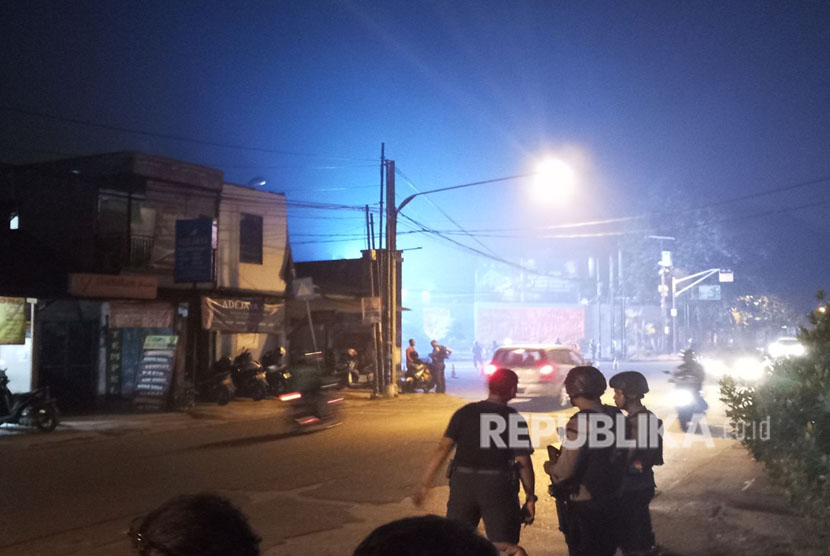 Situasi terkini di depan Markas Korps Brimob Kelapa Dua, Rabu (9/5) dini hari.