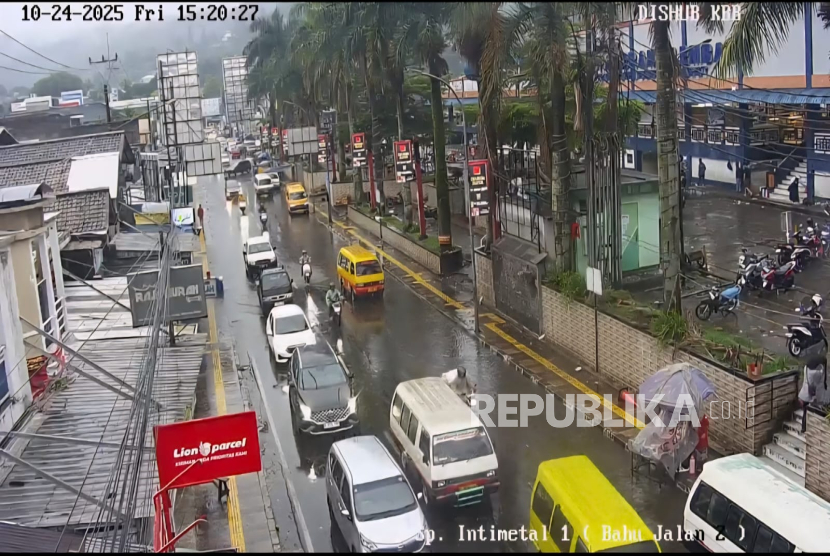 Situasi Terkini di Jalan Panorama Lembang, Kabupaten Bandung Barat, Jawa Barat yang Menjadi Kawasan Langganan Banjir.