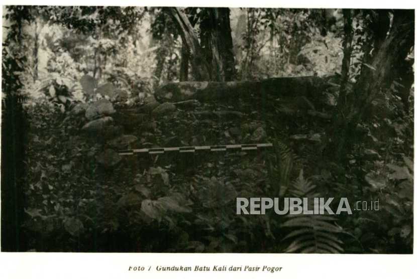 Situs Pasir Pogor, Cianjur.