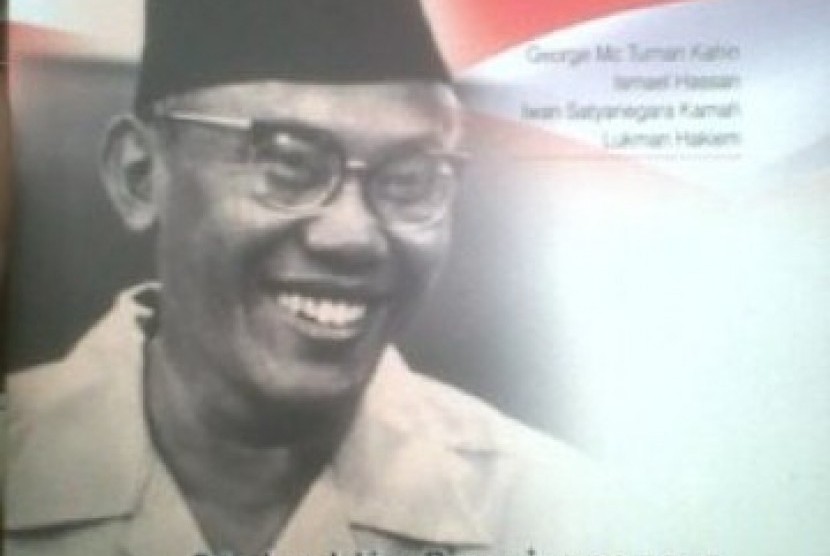 Wapres Mohamad Hatta memeriksa pasukan kehormatan di Linggarjati, Cirebon, 17 November 1946.