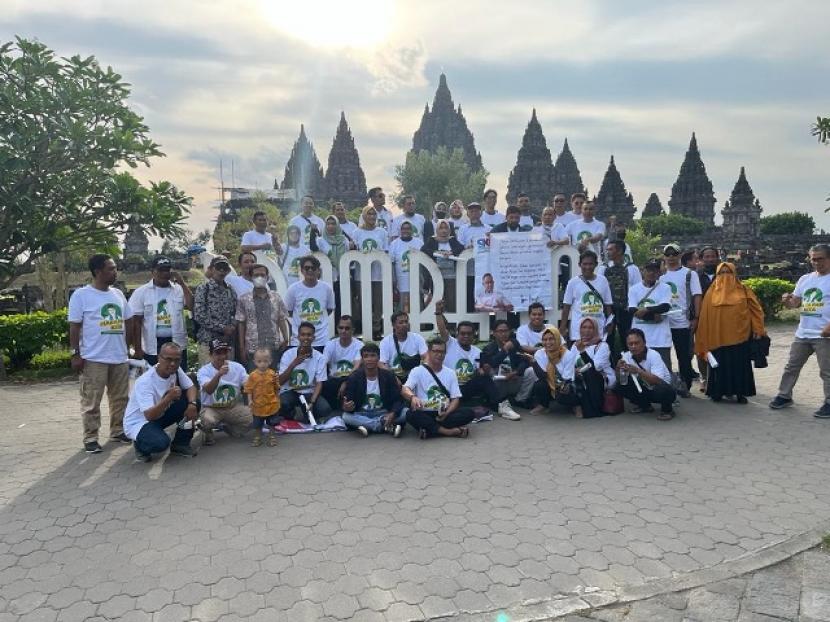 Pendukung Anies dari sejumlah wilayah kunjungi Candi Prambanan, Klaten, Jawa Tengah, turut promosikan wisata sejarah.