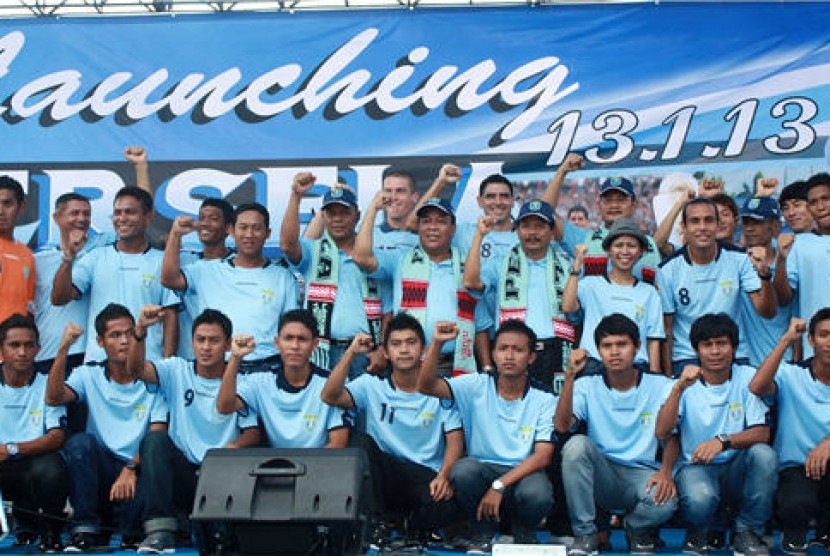 Skuad Persela Lamongan untuk musim kompetisi Indonesia Super League (ISL) 2012/2013 saat launching tim Persela 