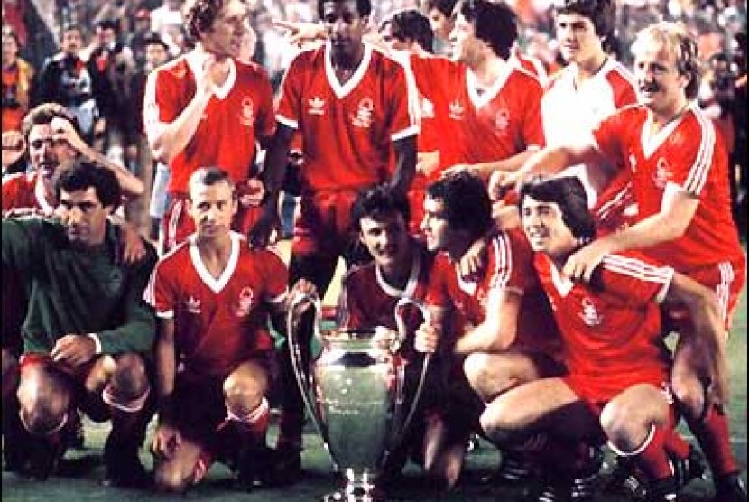 Skuat Nottingham Forest yang merengkuh trofi Piala Champions 1979.