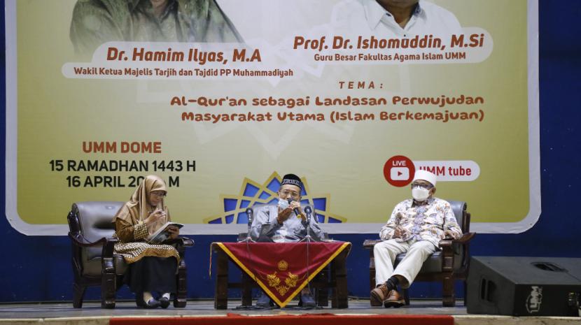 slam moderat dan Islam berkemajuan merupakan identitas persyarikatan Muhammadiyah sejak awal didirikan. Pendiri Muhammadiyah KH Ahmad Dahlan, telah mengimplementasikan Islam moderat ke berbagai pembangunan dalam perjalanannya. 