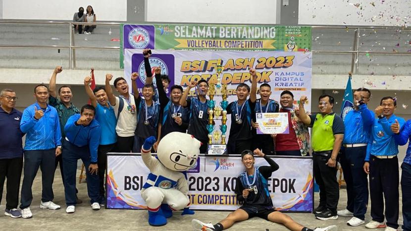 SMA Al Nur Cibinong menobatkan diri sebagai juara 1 pada kompetisi bola voli BSI Flash 2023. 