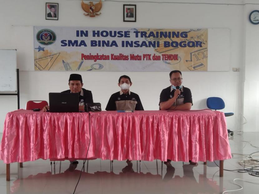 SMA Bina Insani Bogor melaksanakan In House Training (IHT) Kurikulum Merdeka pada Selasa (12/7/2022).