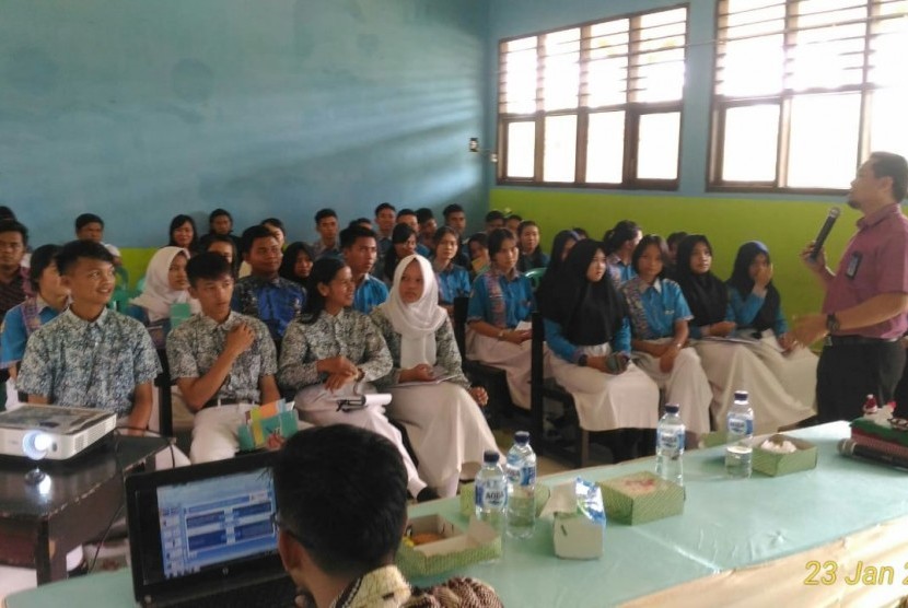 SMA Negri 1 Tanjung Palas Barat, Kabupaten Bulungan, Kalimantan Utara telah mempersiapkan fasilitas internet MangoeSky yang memang dikhususkan untuk daerah luar dan pedalaman