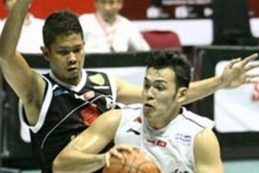 Ebrahim Enguio Lopez alias Biboy (kanan) bisa bermain di IBL 2021.