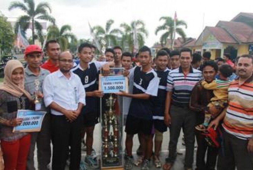 SMAN 1 Karang Baru Juara Voli LP3I Cup 2013