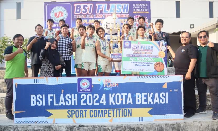 SMAN 5 Tamsel (Tambun Selatan) harus puas dengan gelar juara 2 pada BSI Flash Basketball Competition 2024 Bekasi.