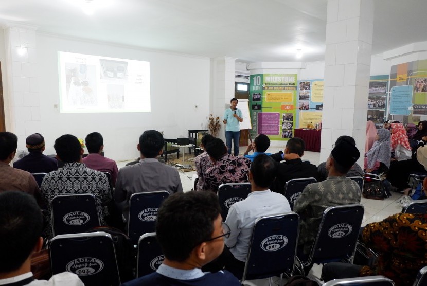 SMART Ekselensia Indonesia, Dompet Dhuafa Pendidikan melalui Komunitas Pengasuh Asrama Seluruh Indonesia (KOMPARASI) menyelenggarakan seminar Menuju Asrama Minim Sampah