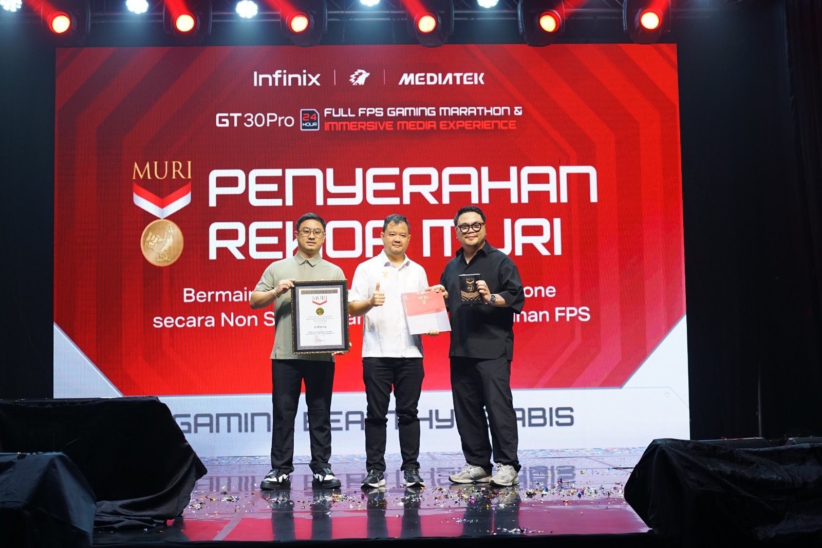 Smartphone Infinix GT 30 Pro perangkat ini berhasil mencatatkan rekor Museum Rekor-Dunia Indonesia (Muri) dalam kategori Bermain Gim Menggunakan Smartphone secara Non Stop Terlama Tanpa Penurunan FPS, melalui uji ketahanan ekstrem selama 24 jam nonstop.