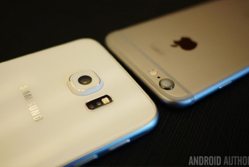 Smartphone Samsung dan iPhone. Ilustrasi