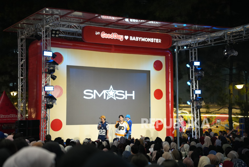 SMASH tampil membawakan kombinasi lagu K-pop dan hits mereka sendiri di K-Pop Up menghadirkan nostalgia sekaligus energi