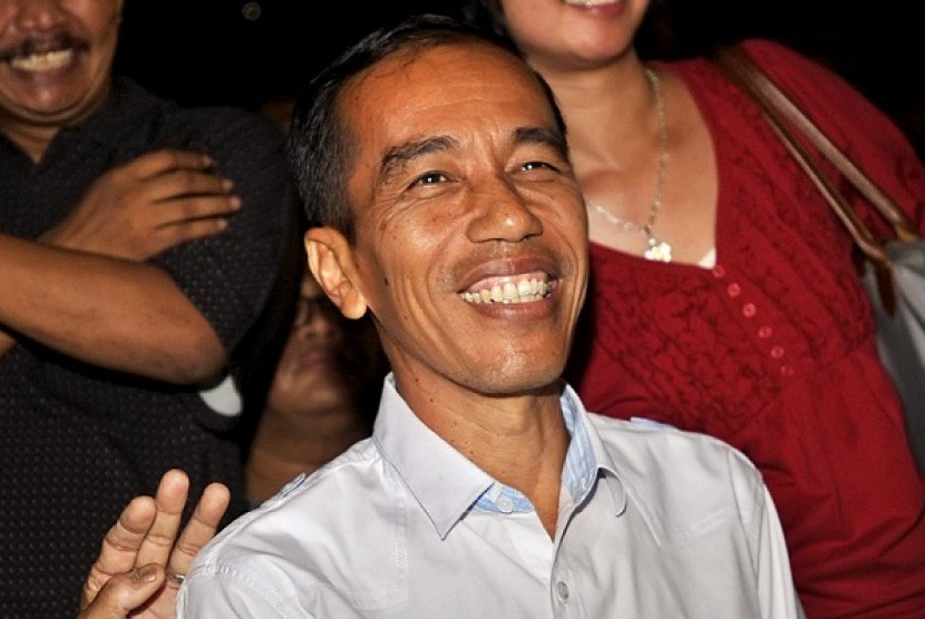 Smile seems never leave the Governor of Jakarta Joko Widodo's face. Both his smile and professionalism has won praise of Malaysian Ambassador in Indonesia, Dato Syed Munshe Afdzaruddin Bin Syed Hassan.  