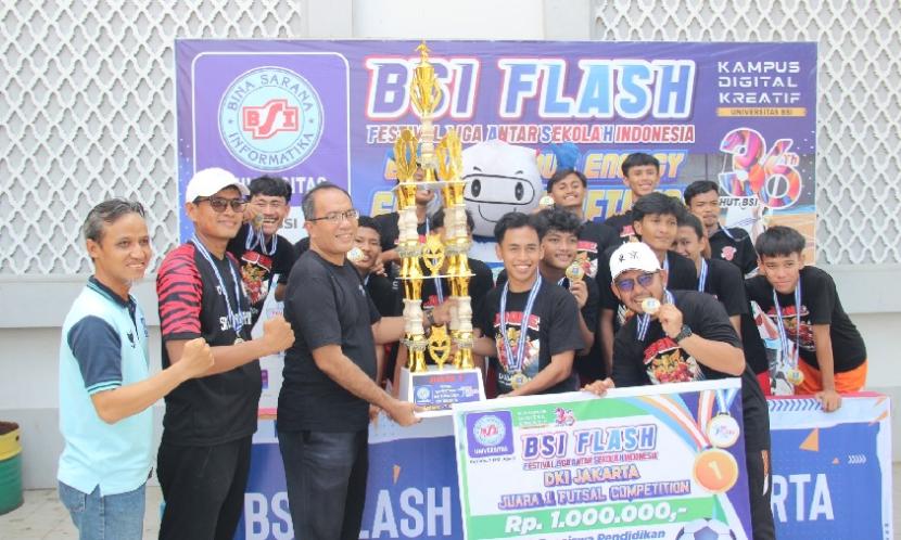 SMK JAKBAR 1 berhasil mendapatkan juara 1 dalam Futsal Competition dengan hasil skor akhir 7-3 yang unggul dari SMK Cengkareng.