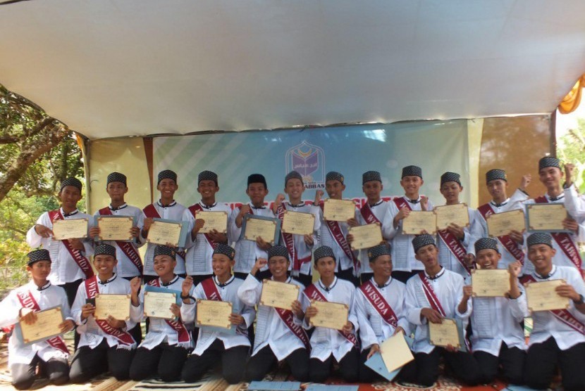 SMK Juara Subang Gelar wisuda tahfidz