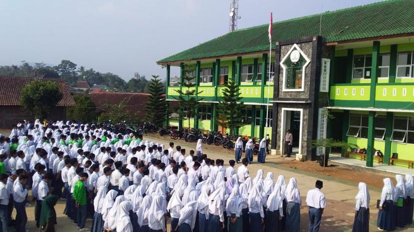 SMK Maarif NU Al-Fathonah di Kecamatan Gunungguruh Kabupaten Sukabumi.