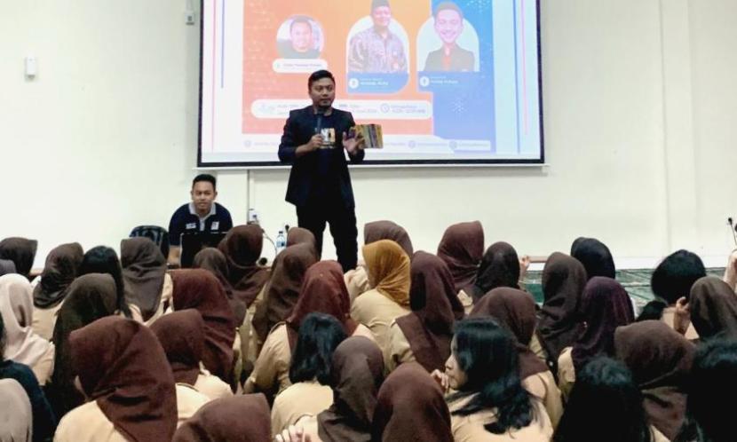 SMK Pembangunan Jaya Yakapi berkolaborasi dengan Universitas Nusa Mandiri (UNM) untuk mengembangkan dan mempersiapkan lulusan SMK Pembangunan Jaya Yakapi tahun ajaran 2023/2024. 