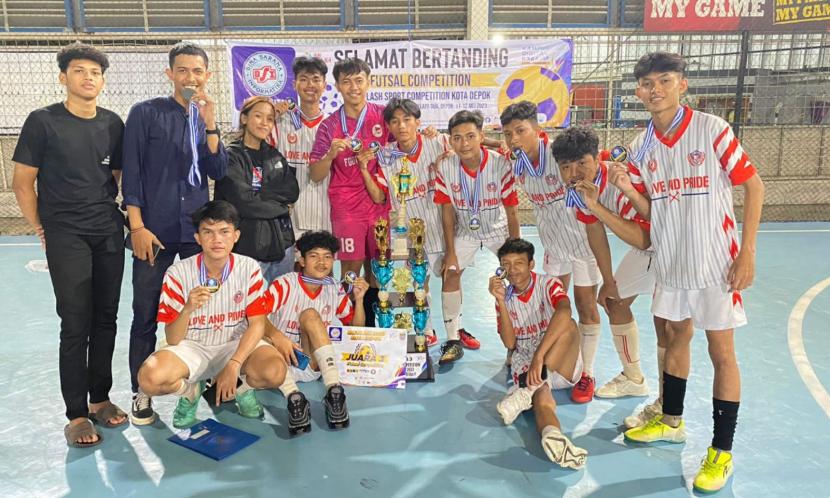 SMK Perintis 1 Depok berhasil meraih juara 3 cabor futsal pada event spektakuler BSI Flash 2023 untuk sesi sport competition.