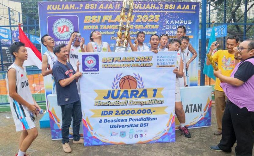 SMKN 2 Kota Tangerang keluar sebagai sang juara pada putaran terakhir sport competition BSI Flash 2023 di Tangerang Selatan (Tangsel).